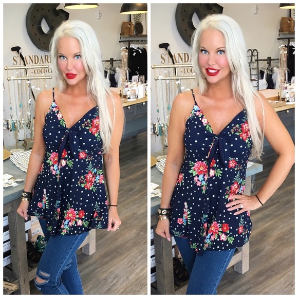 LAST 2! 💕 Front Bow Sleeveless Floral Top! - Picture 2 of 8